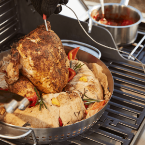 WEBER SPIRIT E-435 com oferta do Suporte de Frangos GBS (8838) + Conjunto de Utensílios em Inox (6645) - Image 4
